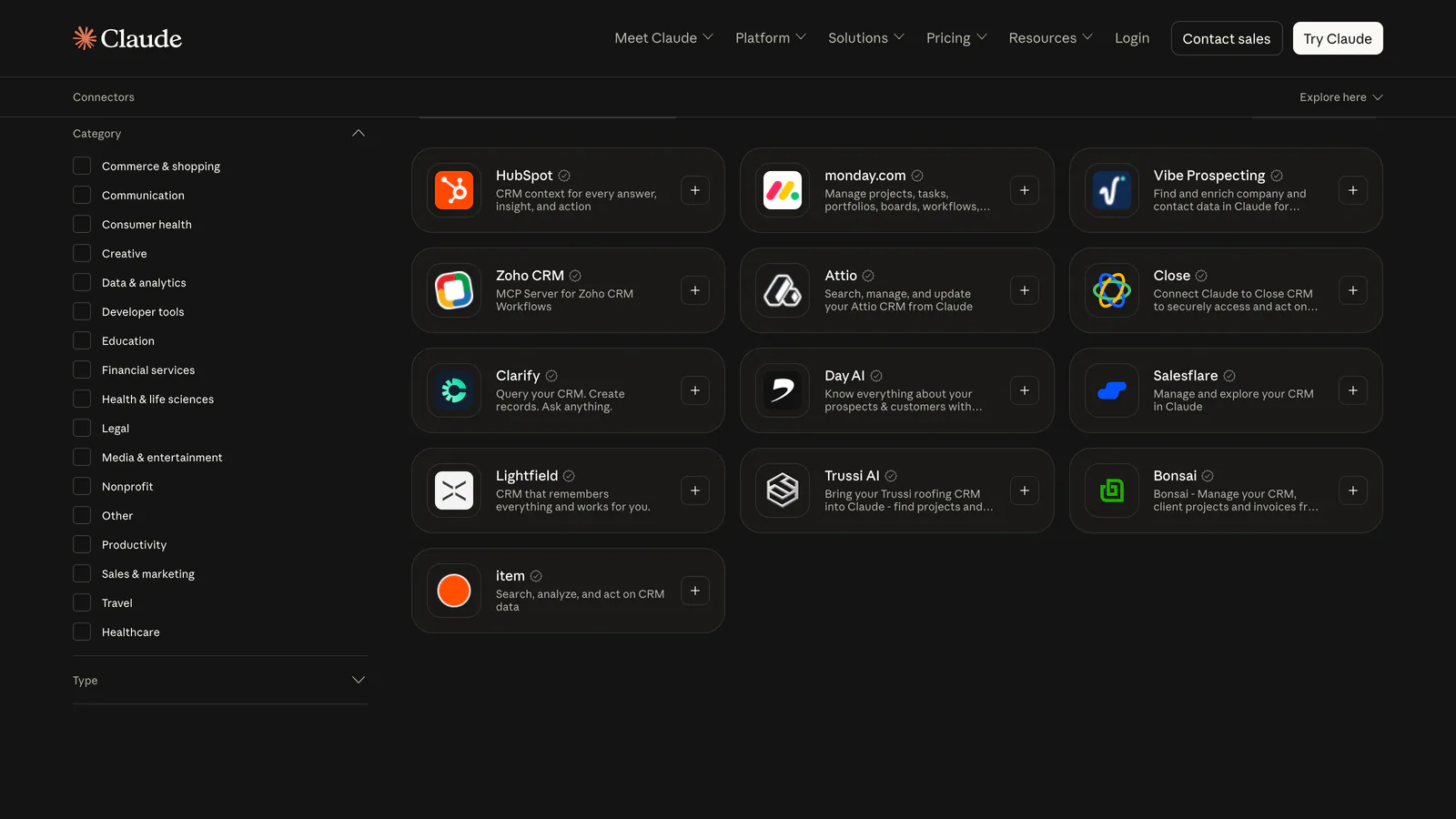 Annuaire des connecteurs de Claude filtré sur « CRM », montrant notamment HubSpot, monday.com, Zoho CRM, Attio et Close
