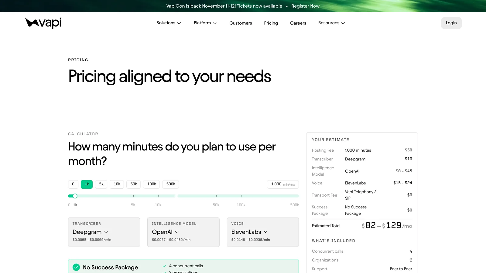 Page « Pricing aligned to your needs » de Vapi avec son calculateur : pour 1 000 minutes, hébergement 50 $, Deepgram 10 $, OpenAI 8 à 45 $, ElevenLabs 15 à 24 $, total estimé 82 à 129 $ par mois